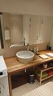 StayPlus Apt in Trendy Area Balcony