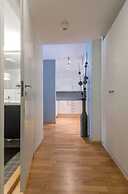 StayPlus Apt in Trendy Area Balcony