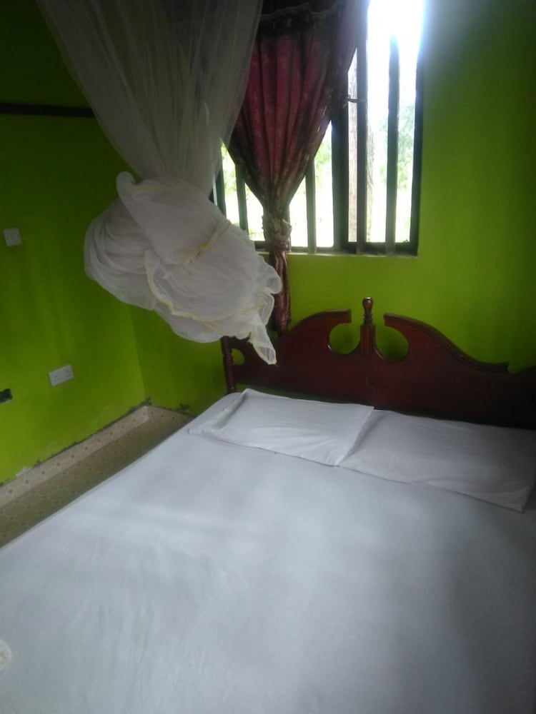 Eddys Resort