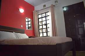 Dover Hotel Bondo