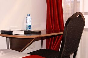 Dover Hotel Bondo