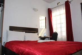 Dover Hotel Bondo
