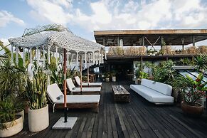 Hotel Sin Nombre