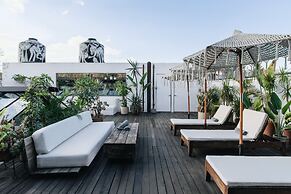 Hotel Sin Nombre
