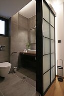 Tom's Bachelor Pad