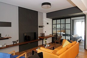 Tom's Bachelor Pad
