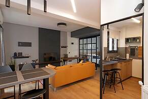 Tom's Bachelor Pad