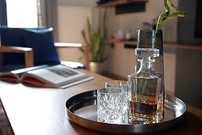 Tom's Bachelor Pad