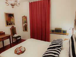 Golden Authentic Florentine Gem, Perfect Location