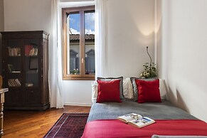 Renovated 19th-Century Apartment in an Authentic Area