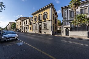 Renovated 19th-Century Apartment in an Authentic Area