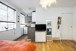 Studio Flat near Victoria Station