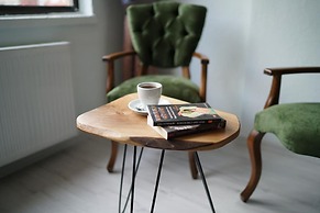 Pandan Karakoy Suit
