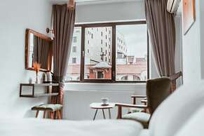 Pandan Karakoy Suit