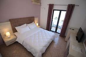 Julia Hotel