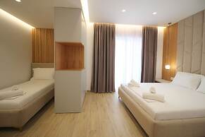 Julia Hotel