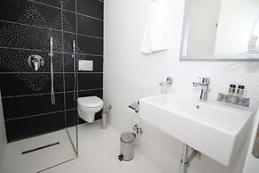Julia Hotel