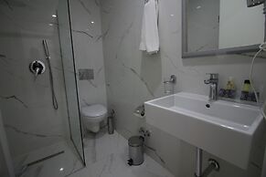 Julia Hotel