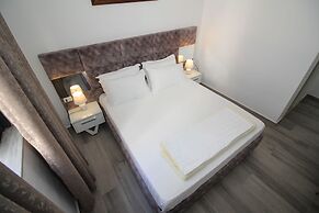 Julia Hotel