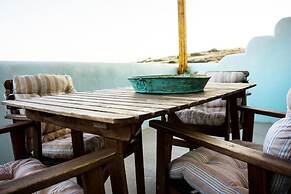 Finikas Hotel