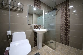 Brown Dot Hotel Cheonan