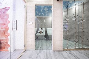 Sky Cabin Apartments