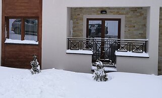 Sky Cabin Apartments