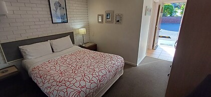 Bristol Hill Motor Inn
