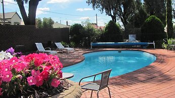 Bristol Hill Motor Inn