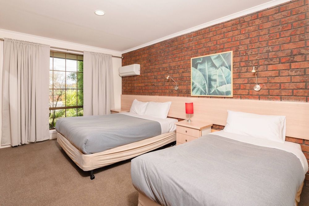 Bristol Hill Motor Inn