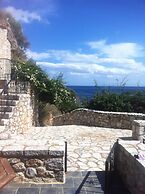 Lalloudes Mani Hotel
