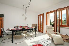 Spiaggia Azzurro -lakeside with terrace