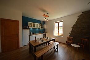 J&G House