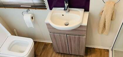 Luxury Caravan Only 10 Mins From the Beach