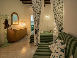 Picabon Quiet Apartment with AC & Balcony