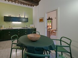 Picabon Quiet Apartment with AC & Balcony