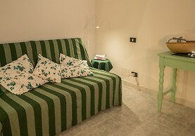 Picabon Quiet Apartment with AC & Balcony