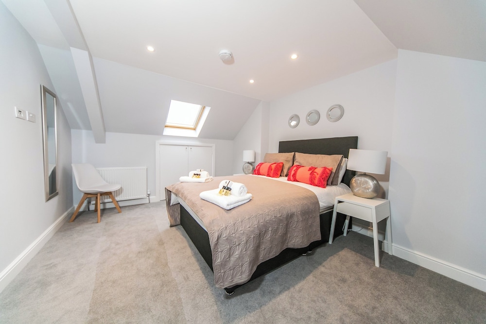 Flat 14 Helena House, 1-bed, Sleeps 3, Parking