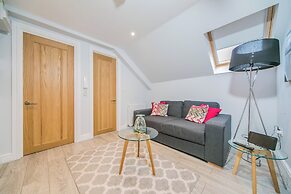 Flat 14 Helena House, 1-bed, Sleeps 3, Parking