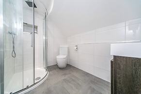 Flat 14 Helena House, 1-bed, Sleeps 3, Parking