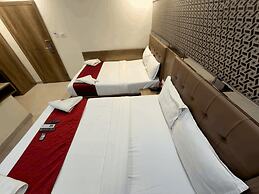 Hotel Hometown - Near BKC