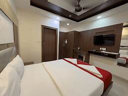 Hotel Hometown - Near BKC