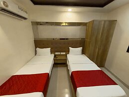 Hotel Hometown - Near BKC