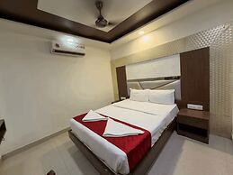 Hotel Hometown - Near BKC