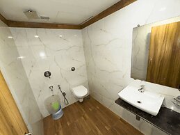 Hotel Hometown - Near BKC