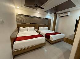 Hotel Hometown - Near BKC