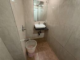 Hotel Hometown - Near BKC