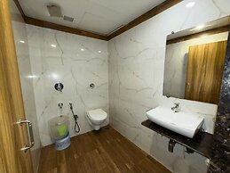 Hotel Hometown - Near BKC