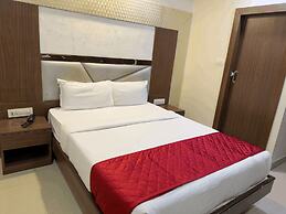 Hotel Hometown - Near BKC