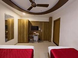 Hotel Hometown - Near BKC